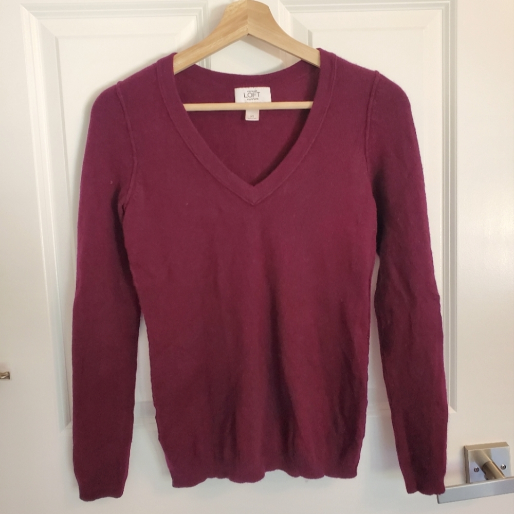 LOFT 100% cashmere v-neck sweater, burgundy purple, XS
